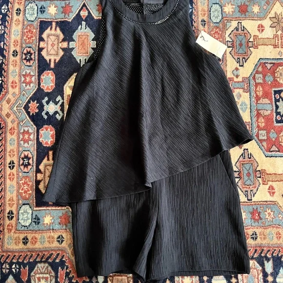 NWT Anthropologie Elevenses Textured Sleeveless Angled blouse Romper pockets M - Picture 2 of 11